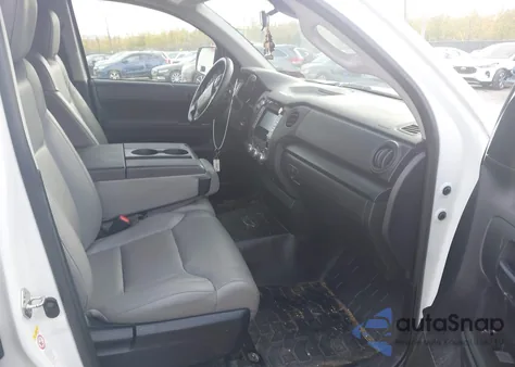2019 Toyota Tundra Sr 4.6L V8 z USA, uszkodzony, nr VIN 5TFUM5F12KX082696